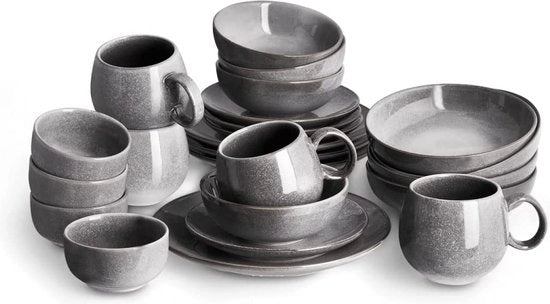 Set di piatti e tazze da tavola in materiale ecocompatibile