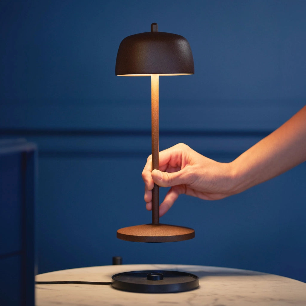 Zafferano Lampada a led da tavolo Circe Corten ricaricabile e dimmerabile