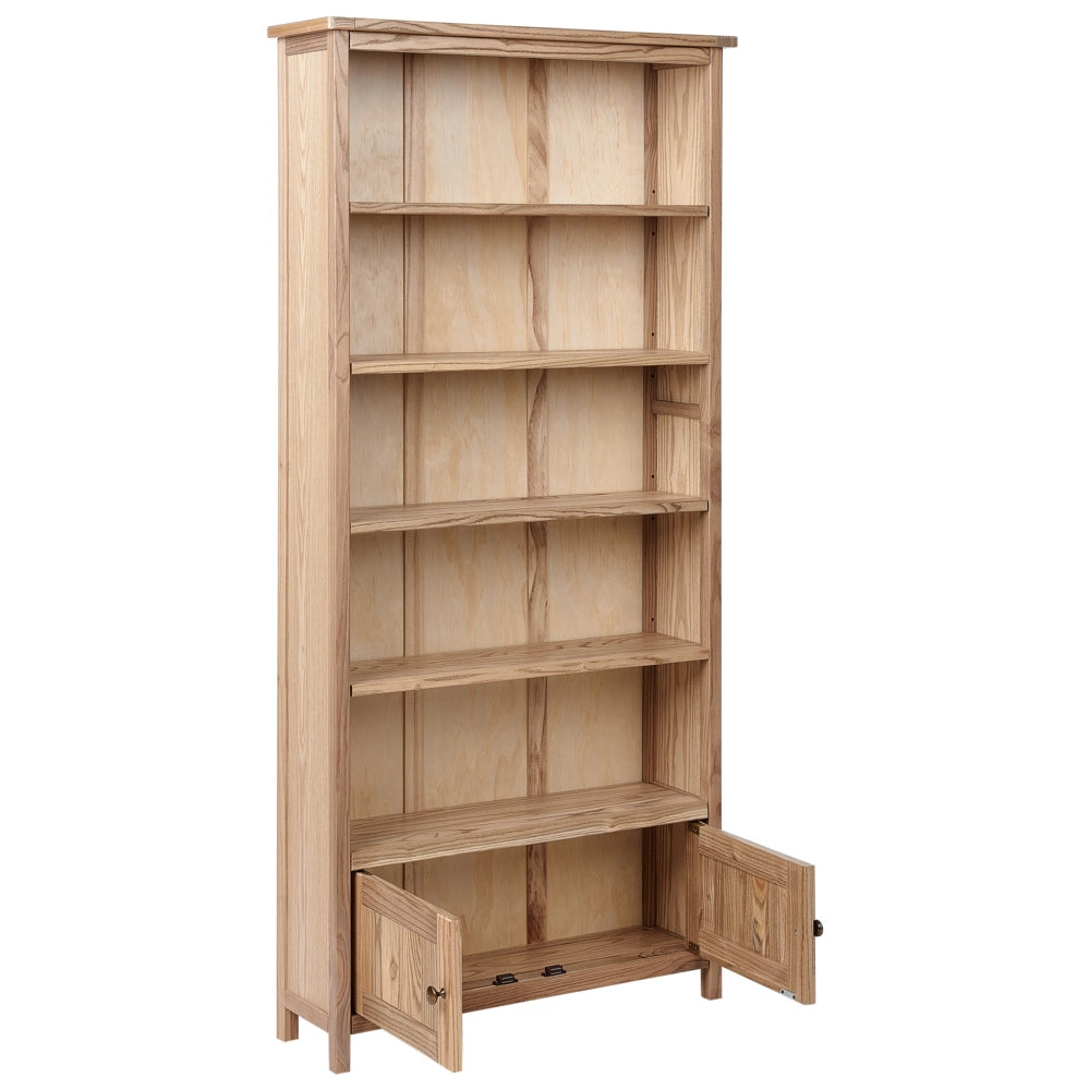 Libreria scaffale con mensole in legno chiaro in stile rustico