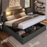 LETTO imbottito 160x200 cm in PU grigio con rete e luce da lettura