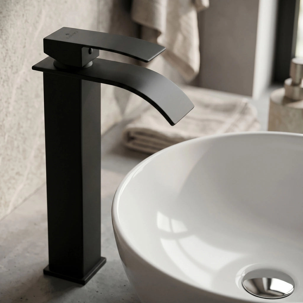 Rubinetto lavabo alto a cascata nero da appoggio miscelatore bagno EVIO