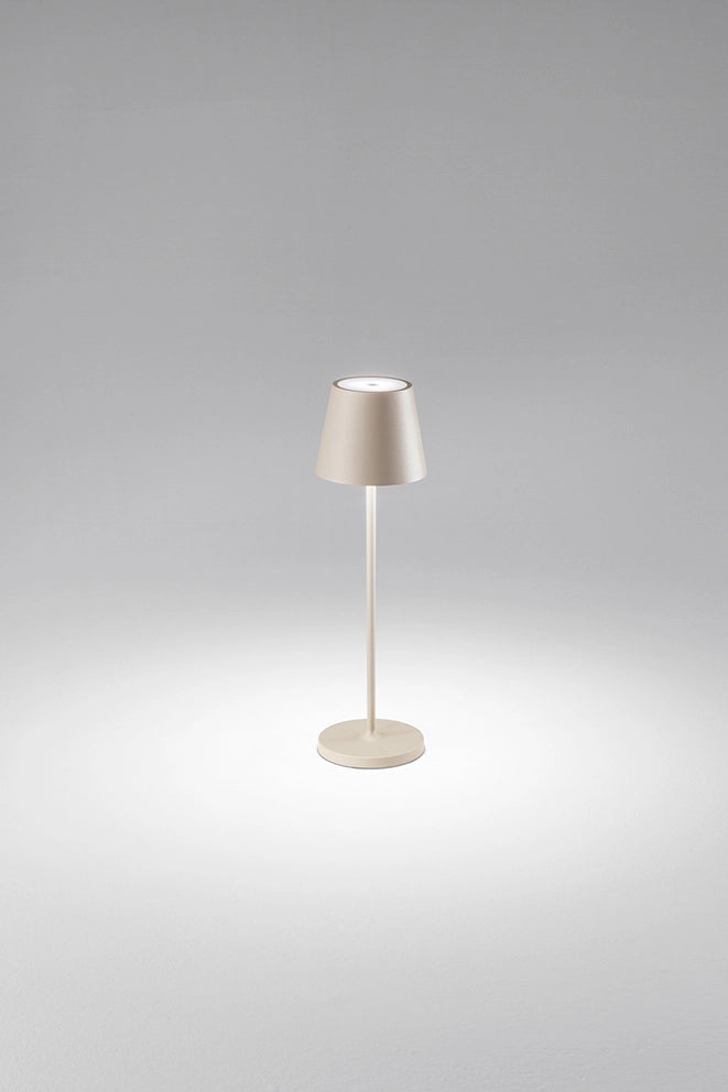Lampada da Tavolo a LED 2W 3000K Ricaricabile IP54 Serie 8124 Colore Sabbia, Design Moderno in Metallo Dimmerabile Touch - Perenz