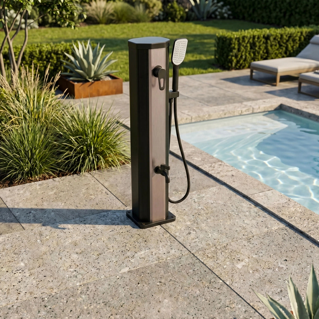 Tanaga Bronze 20 - Doccia Solare Bassa Da Giardino 20L Con Doccetta E Rubinetto Lavapiedi