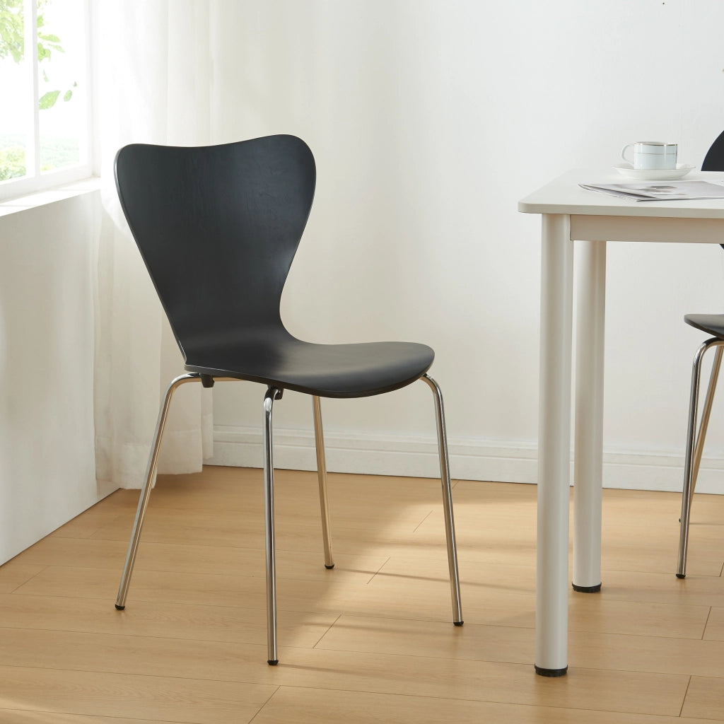 Set di 4 Sedie da Sala Essunga Impilabili - Nero / Cromato [en.casa]