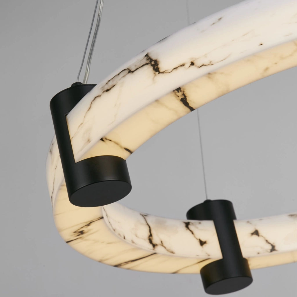 Lampada a sospensione Moonbeam LED, metallo nero e resina marmorizzata