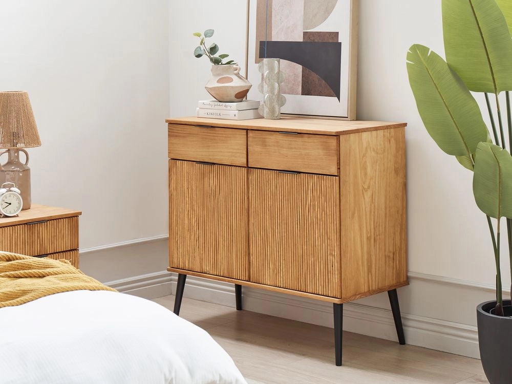 Credenza con 2 cassetti e 2 ante in legno chiaro in stile rustico classico