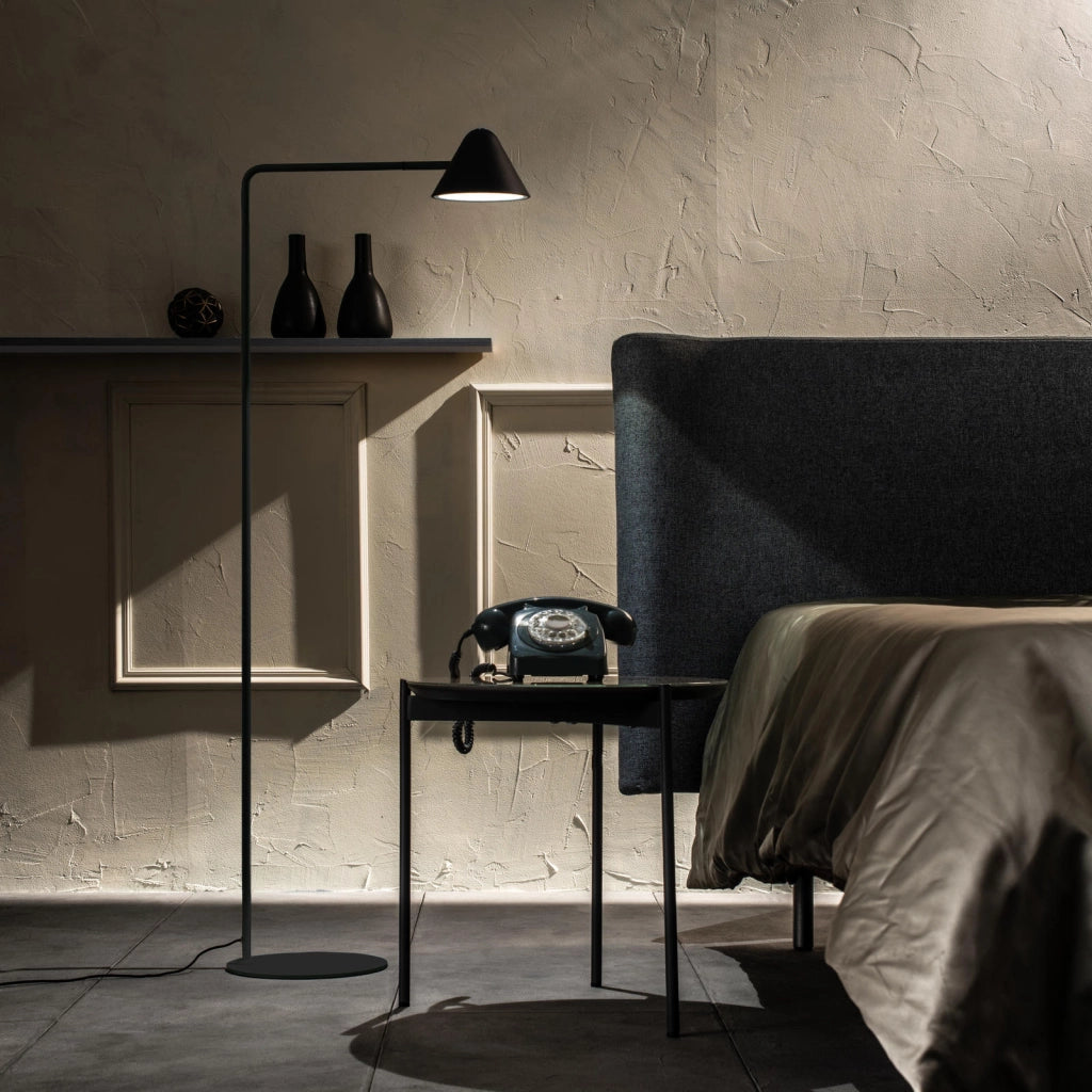 Antares Lampada da Terra LED 5W 3000K in Metallo Verniciato Nero Opaco con Base in Marmo, Interruttore a Pedale - Design Moderno Elegante