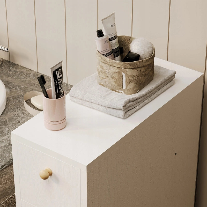 Mobiletto da bagno stretto con colonna, ripiano bianco e cassetti, design moderno