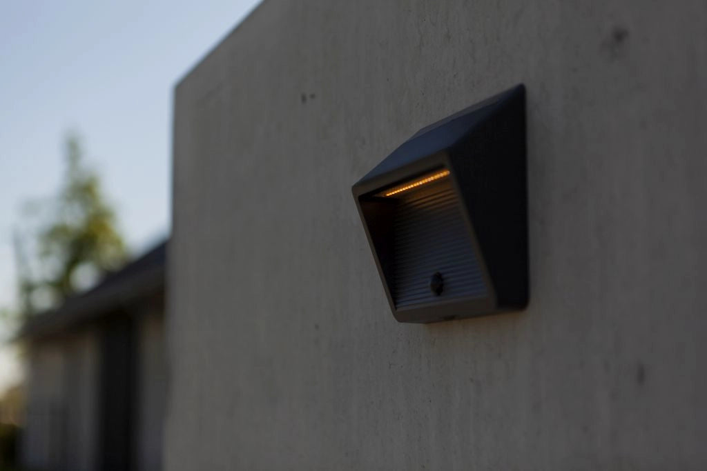 Applique solare LED 11,5W 3000K sensore LINKO Lutec