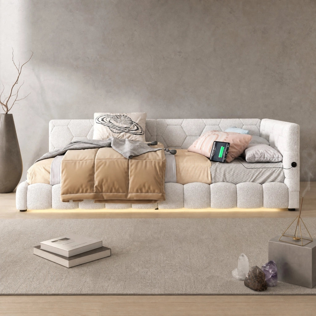 Daybed 90x200 cm in Vliesimitat bianco con luce LED ambientale, USB e Type-C