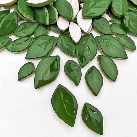 Kit di smalti ceramici per mosaico a forma di foglia - 500 g - Miscela multicolore - 110 pezzi - Per artigianato DIY - Mosaico