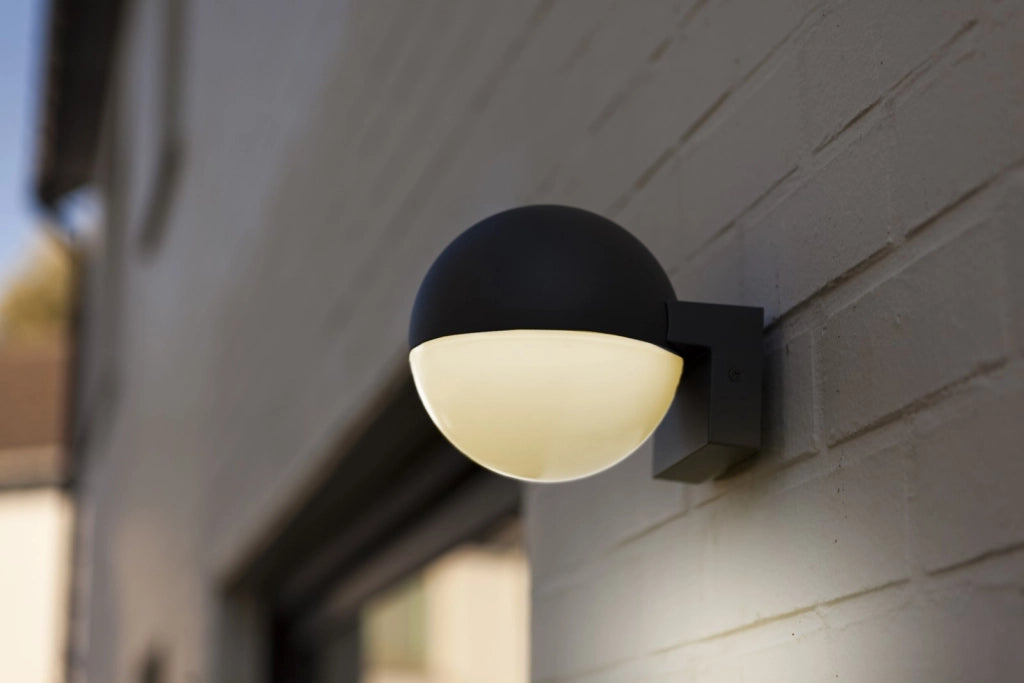 Applique esterna LOOMA grigio scuro sfera opale E27
