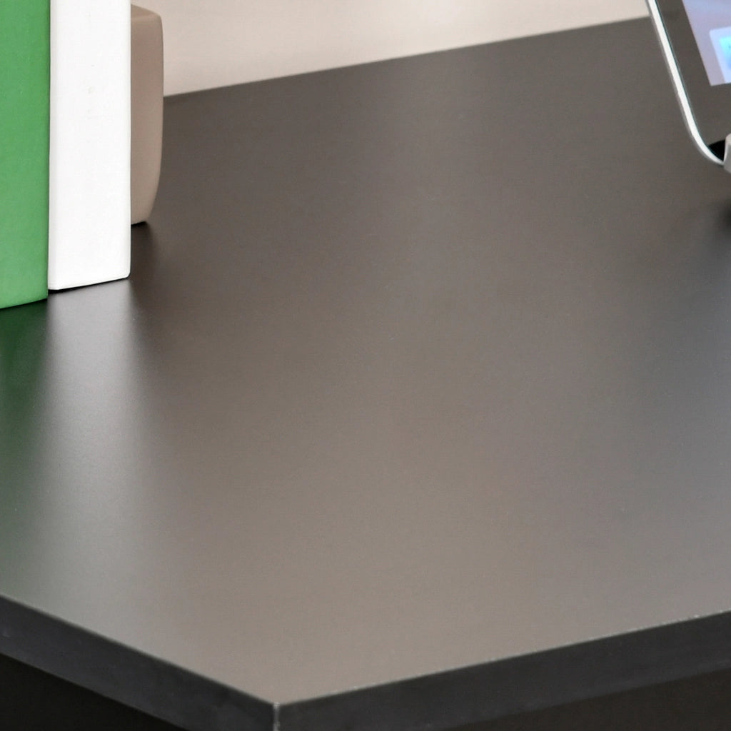 Scrivania per computer con cassetti e scaffali ¨C Minimal ¨C 120x55x120 cm nero