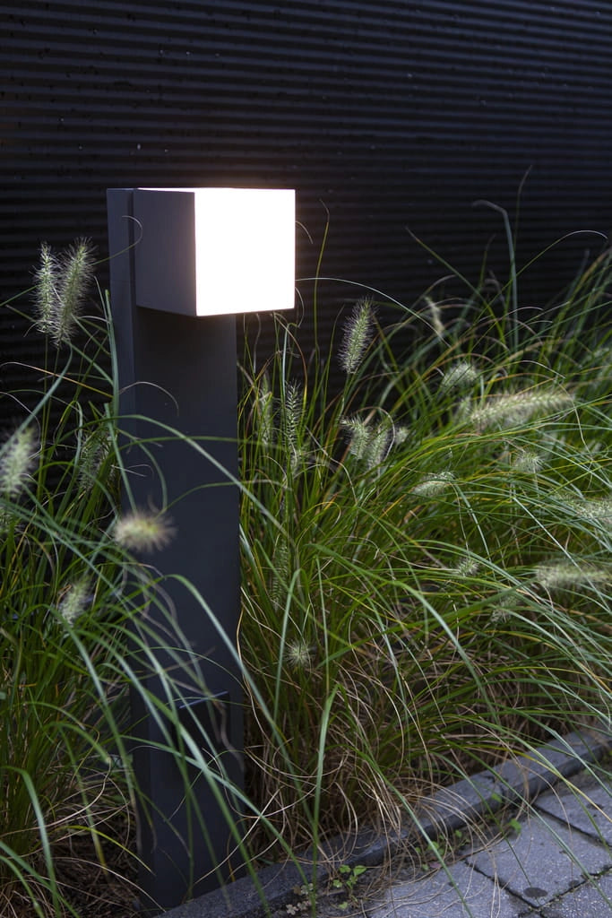 Lampione da giardino CUBA antracite con presa LED 12W Lutec