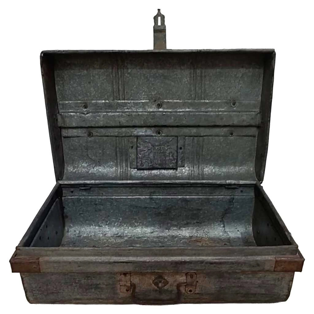 Valigia artigianale in metallo, 67x37x25h cm