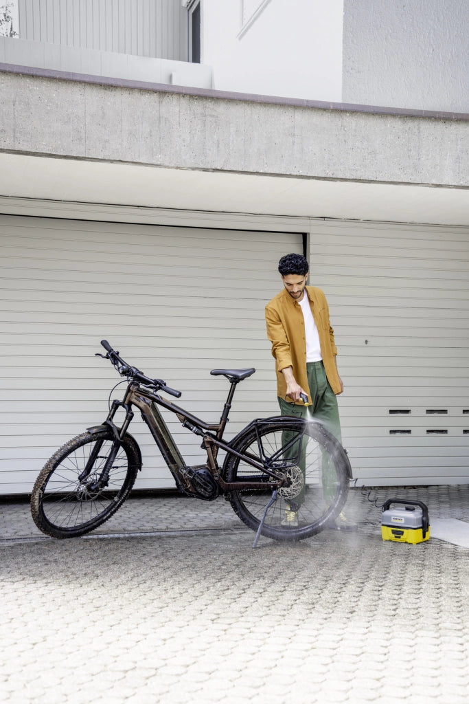 KARCHER Idropulitrici portatili OC 3 + Kit Biciclette - Portata: max. 2 l/min - Tipo di batteria: Batteria agli ioni di litio  - Autonomia: 15 min