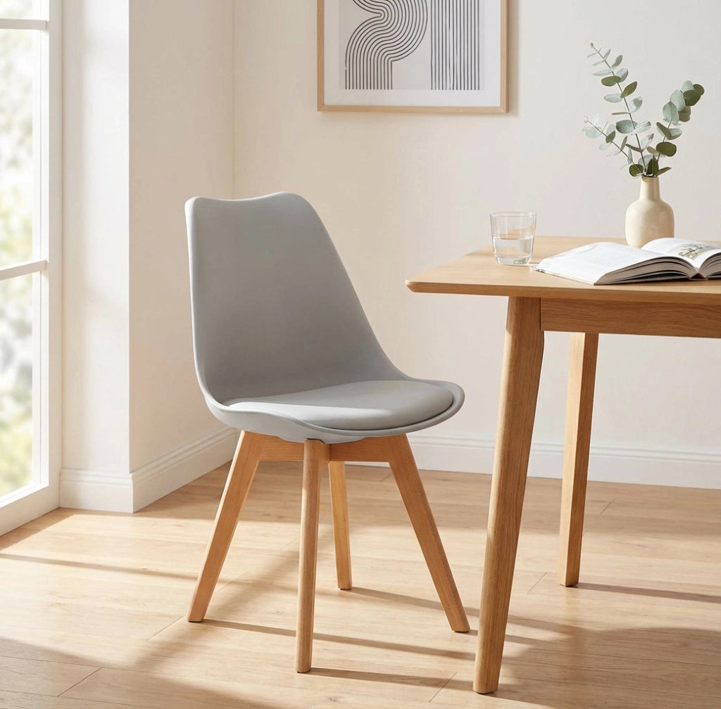 Sedia Svandinava con seduta Imbottita in Plastica Legno cm 49x54x83 - LISA