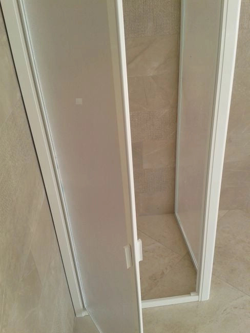 Box Porta Doccia in Acrilico - 1 lato, Apertura Battente Reversibile - Misura: 70 x h185 (AdattabilitÃ  68-73cm)