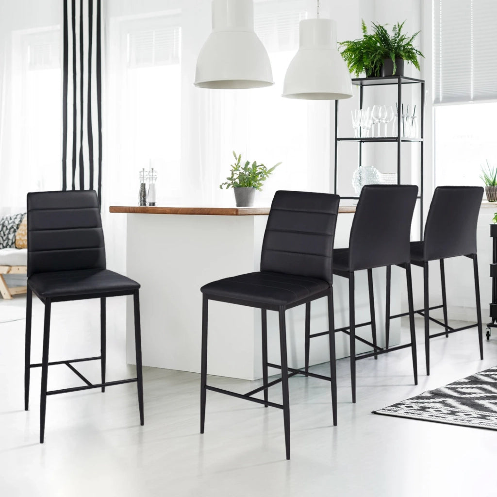 IDMarket - Set di 4 sgabelli da bar imbottito design contemporaneo in PVC nero ROMANE