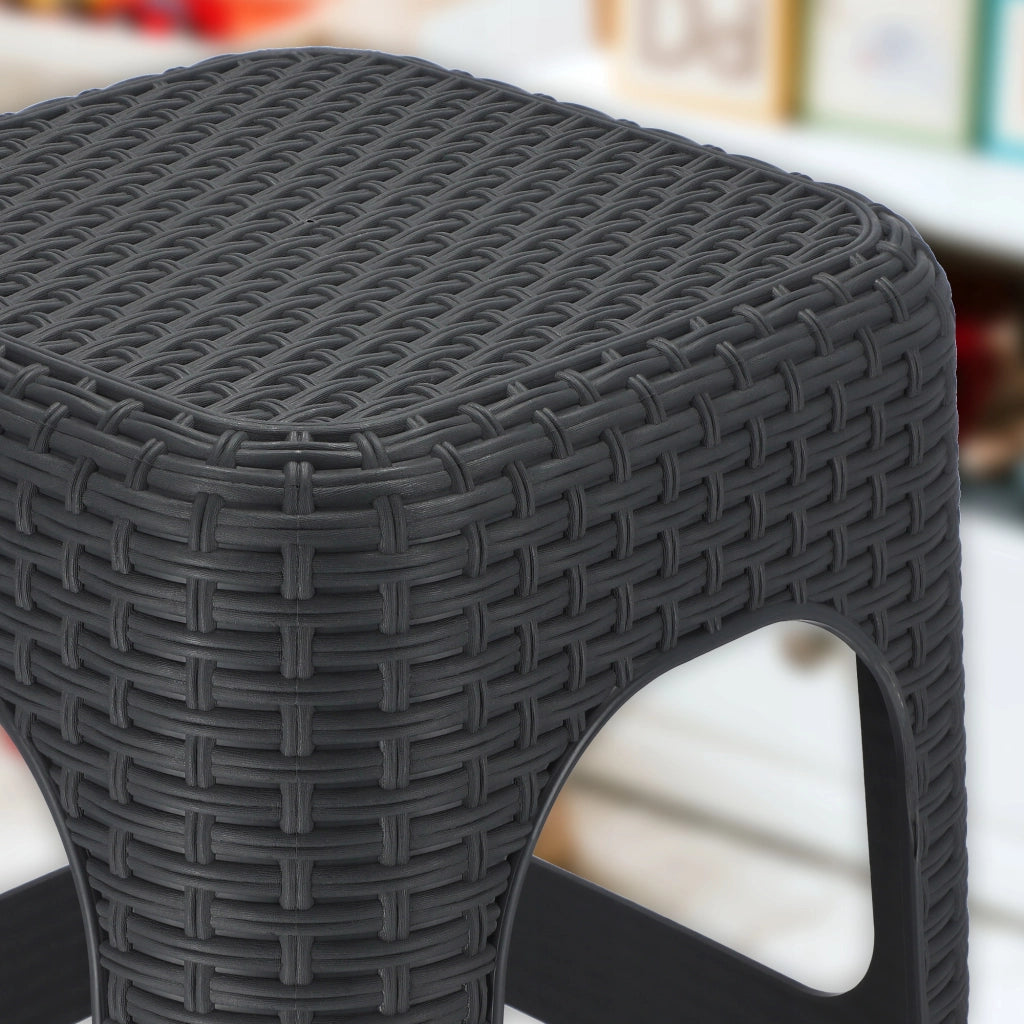 Sgabello da cucina KADAX con base antiscivolo, portata massima 120 kg.