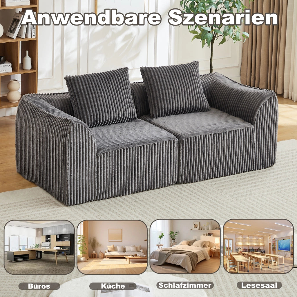 Divano modulare in velluto a coste con linee curve e cuscini in tessuto grigio