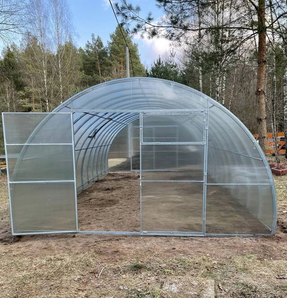 Serra ComPRO 4x4m con copertura policarbonato alveolare 4mm
