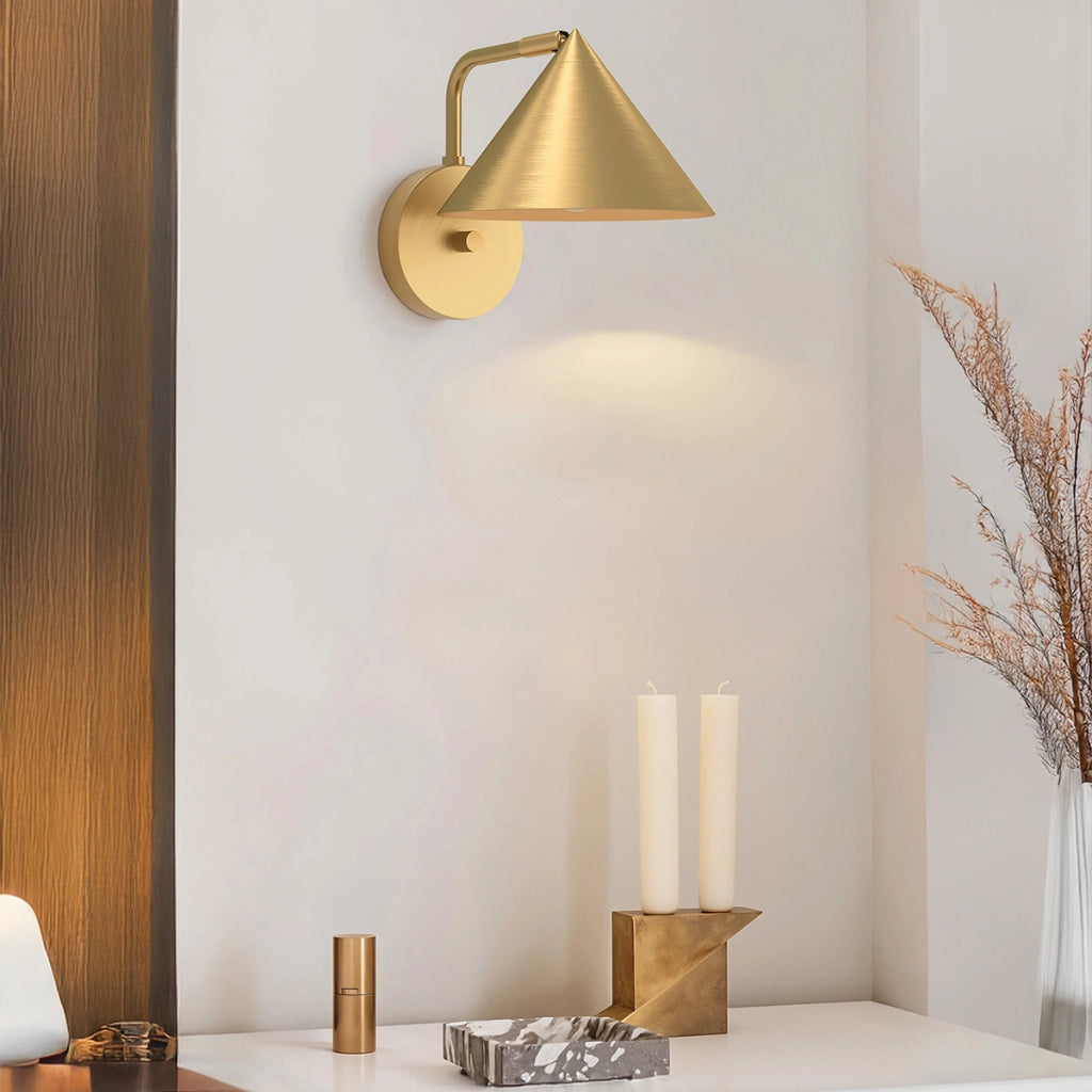 Applique minimal oro spazzolato cono E27 60W Remyck