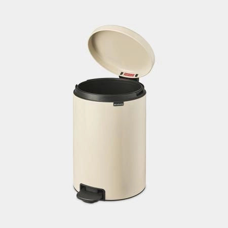 Brabantia 149948 NewIcon Pattumiera a Pedale 20 L Chiusura Soft-Touch Secchio Interno Rimovibile Base Antiscivolo Blocco Antiribaltamento colore Soft Beige