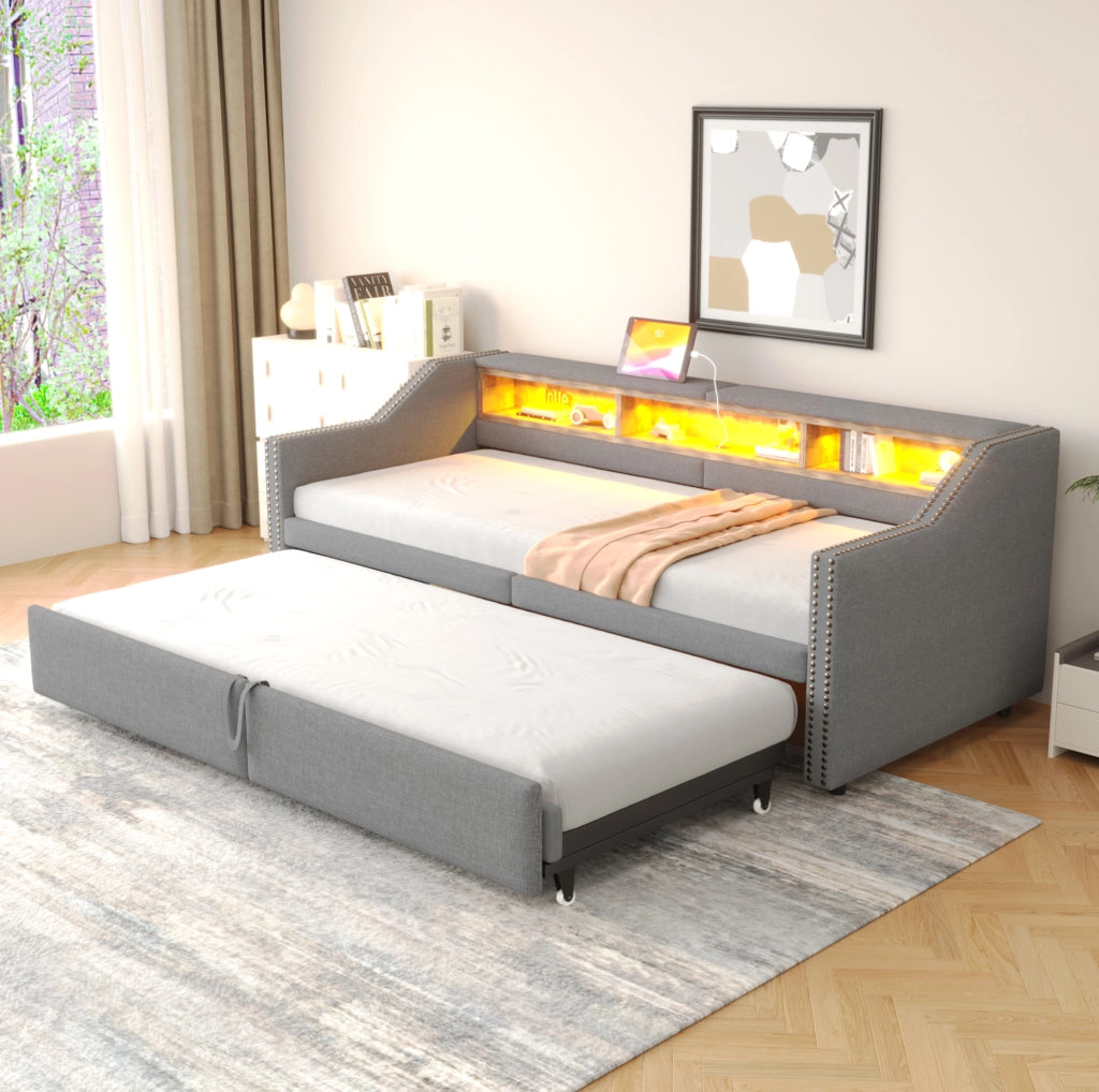 Divano letto 90x200 cm estraibile fino a 180x200 cm con vani portaoggetti; LED e USB grigio chiaro