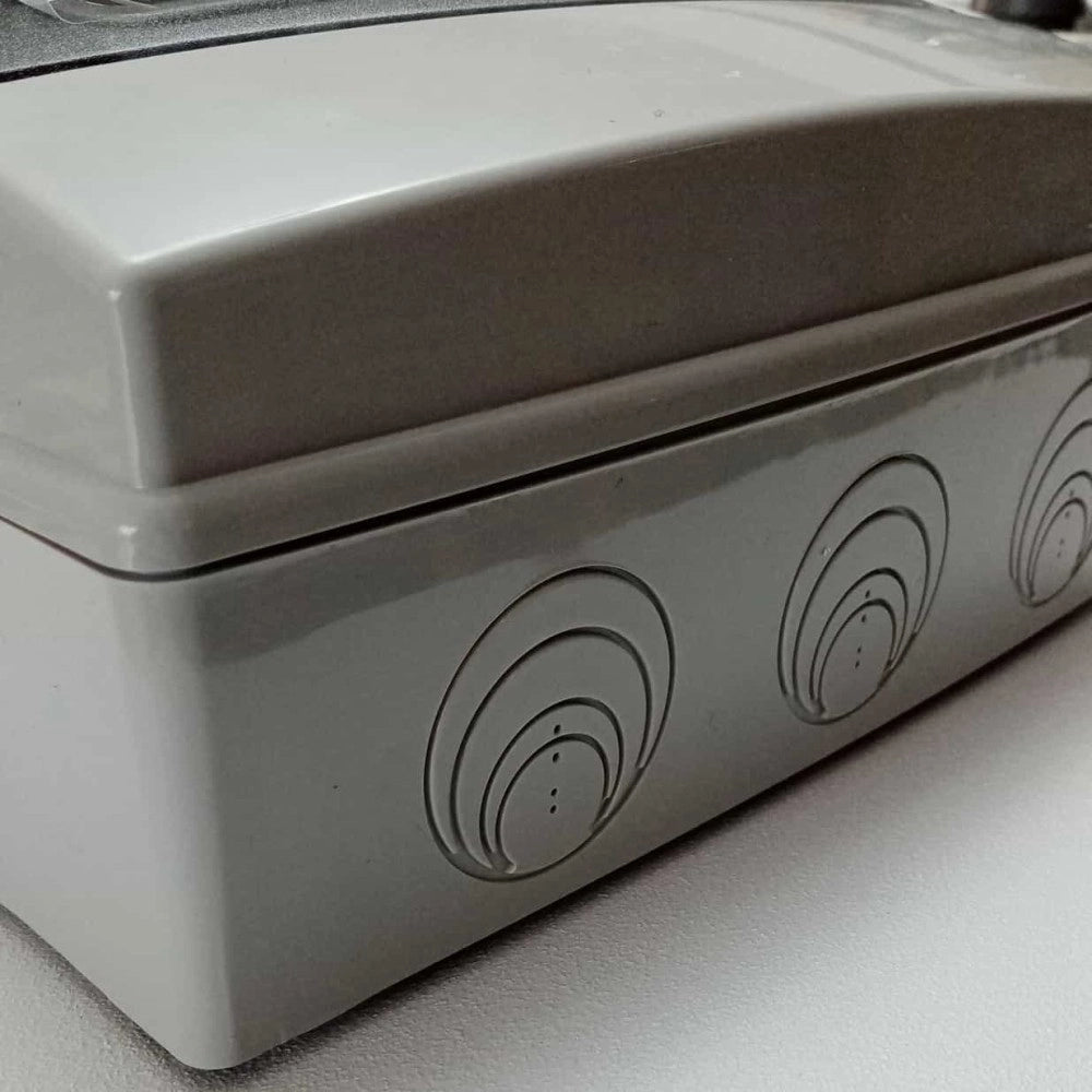 Centralino stagno cassetta da parete con sportello capienza 8 moduli ip65