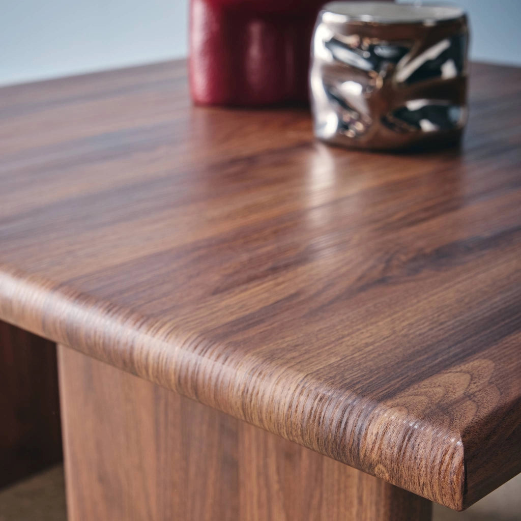 Tavolino quadrato effetto legno, noce