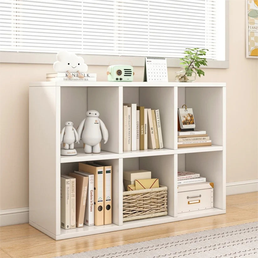 Libreria da 90x30x60 cm, in finitura bianca, ideale per ogni ambiente.