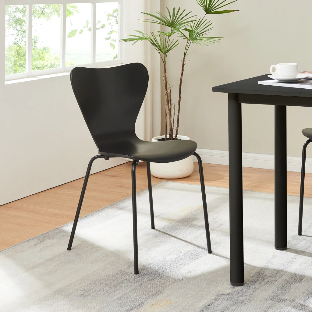 Set di 4 Sedie da Sala Essunga Impilabili - Nero [en.casa]