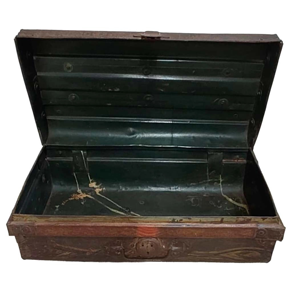 Valigia artigianale in metallo, 67x37x25h cm