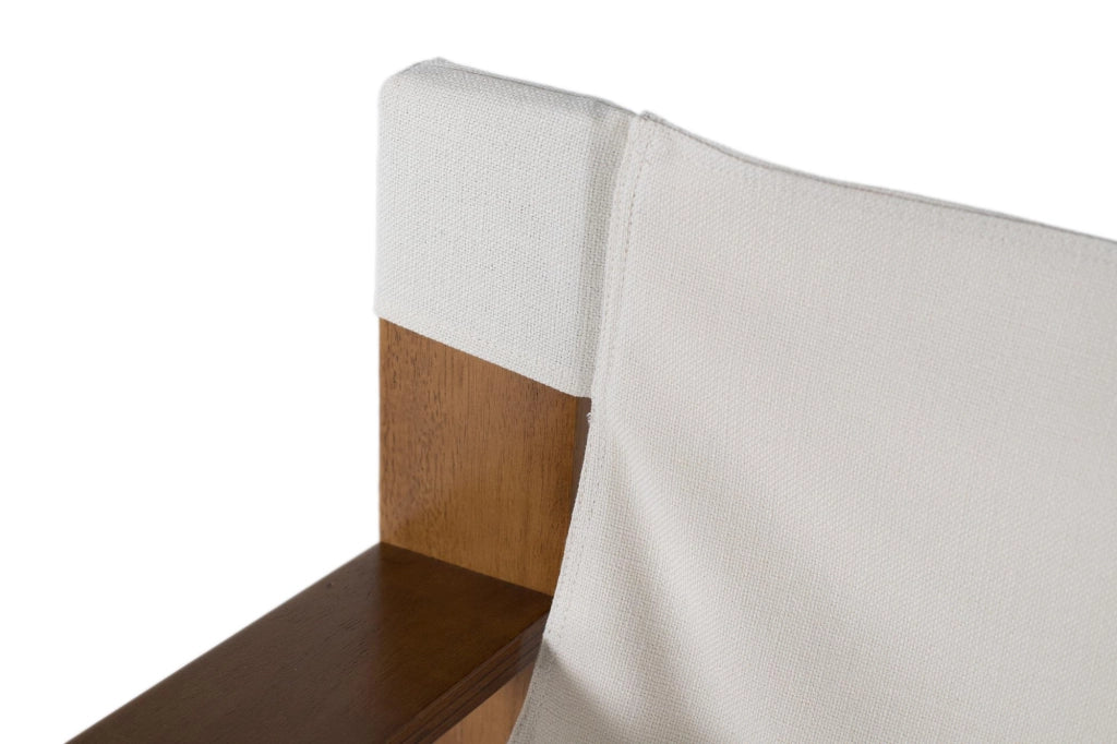 Poltrona moderna in legno di caucciù con tessuto beige