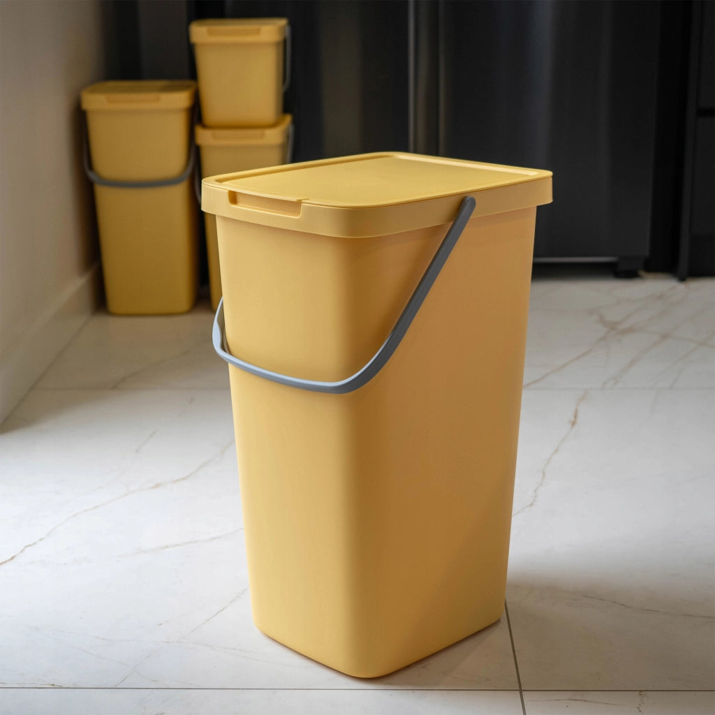 Cestino per rifiuti KADAX con coperchio, secchio per la raccolta differenziata da 25 litri.