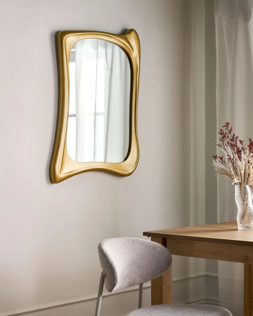 Specchio da parete in vetro con cornice in PU oro 65 x 94 cm Forma irregolare Decorativo a parete Stile moderno