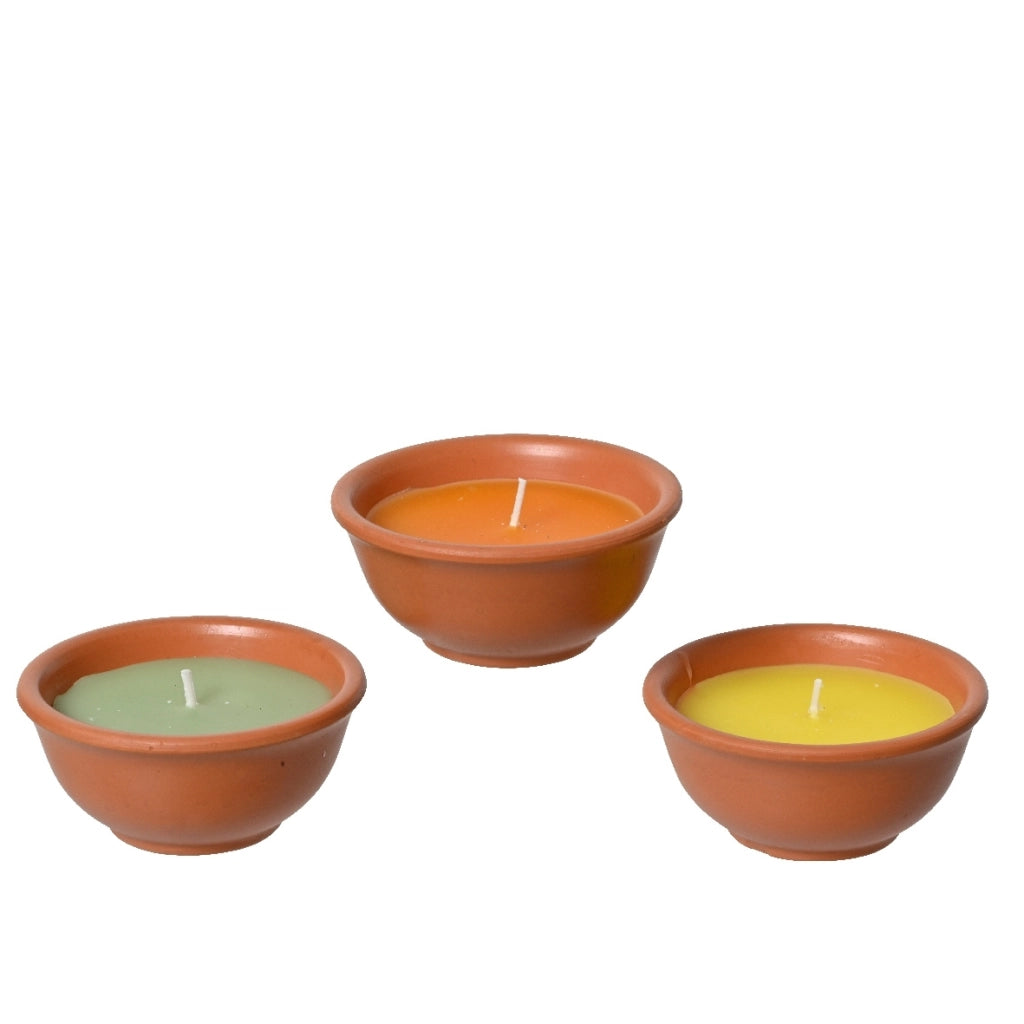 CANDELA CON CITRONELLA 11XH5,1CM 3 COLORI.