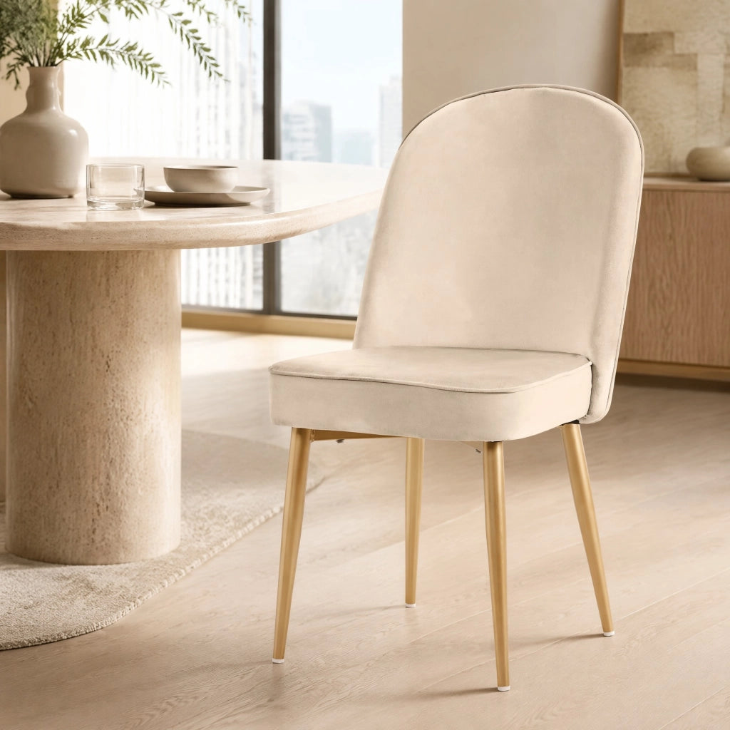 2 sedie da pranzo in velluto beige con gambe in metallo dorato, design moderno e comode