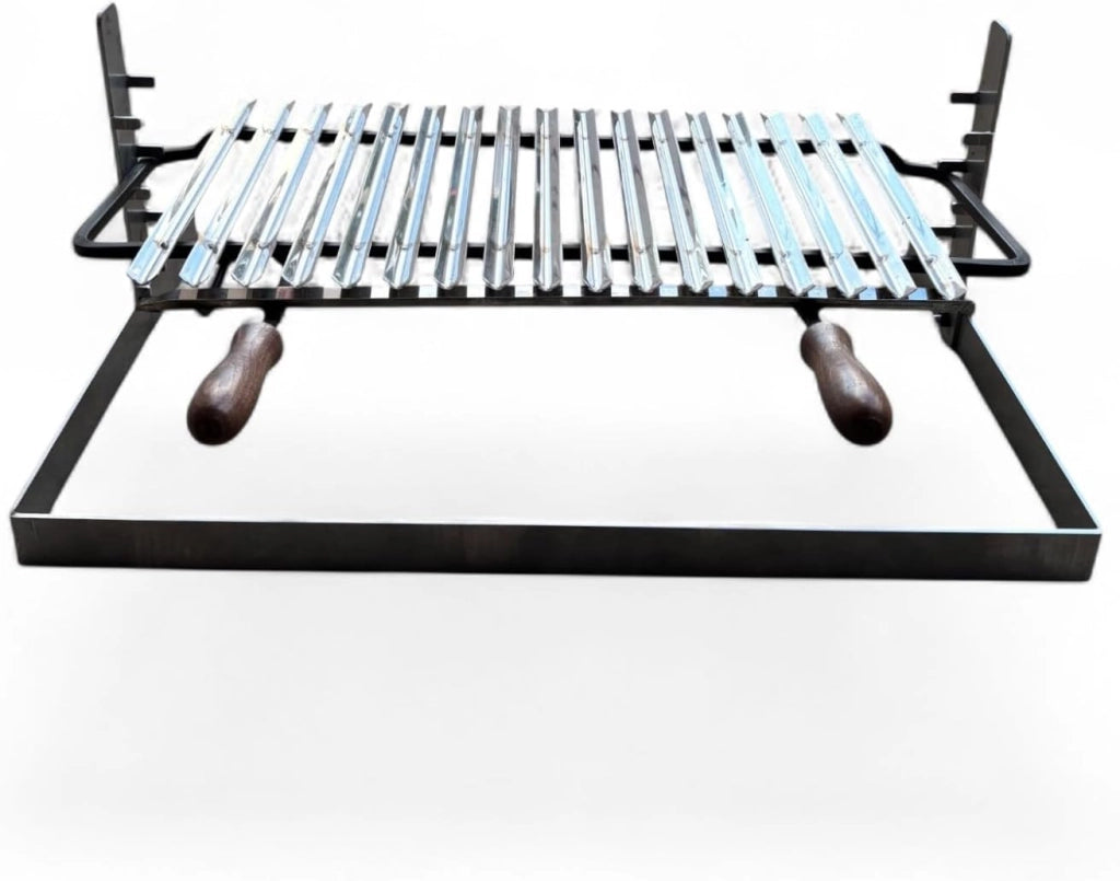 Griglia per Barbecue in Acciaio Inox, Sistema Scolagrassi, Manici in Legno, Base in Ferro Regolabile su 3 Altezze 70x45cm, Superficie di Cottura 54cm
