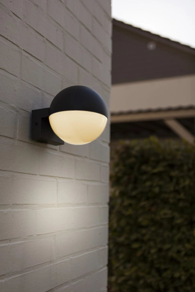 Applique esterna LOOMA grigio scuro sfera opale E27