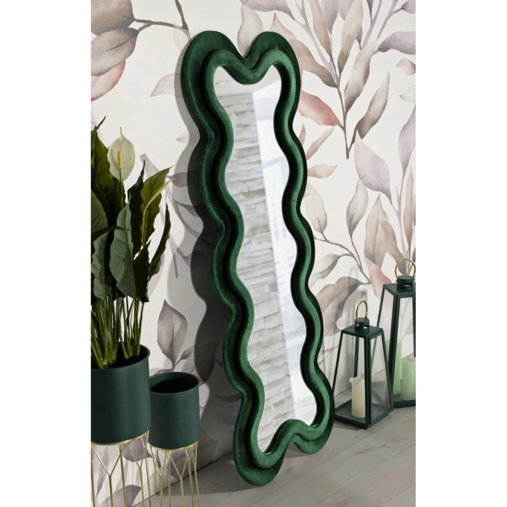 Specchio da parete Monica wavy in velluto verde 67x166 cm