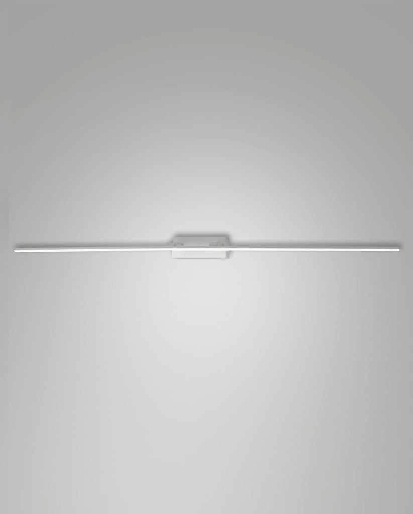 Nala Lampada da Parete LED Integrato 20W 2460lm IP44 3000K Warm White Struttura in Metallo e Metacrilato Colore Bianco Design Moderno 109.5cm