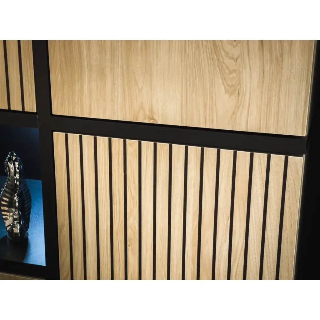 Vetrina CRISS – Legno e metallo – Rovere chiaro e nero – Con LED