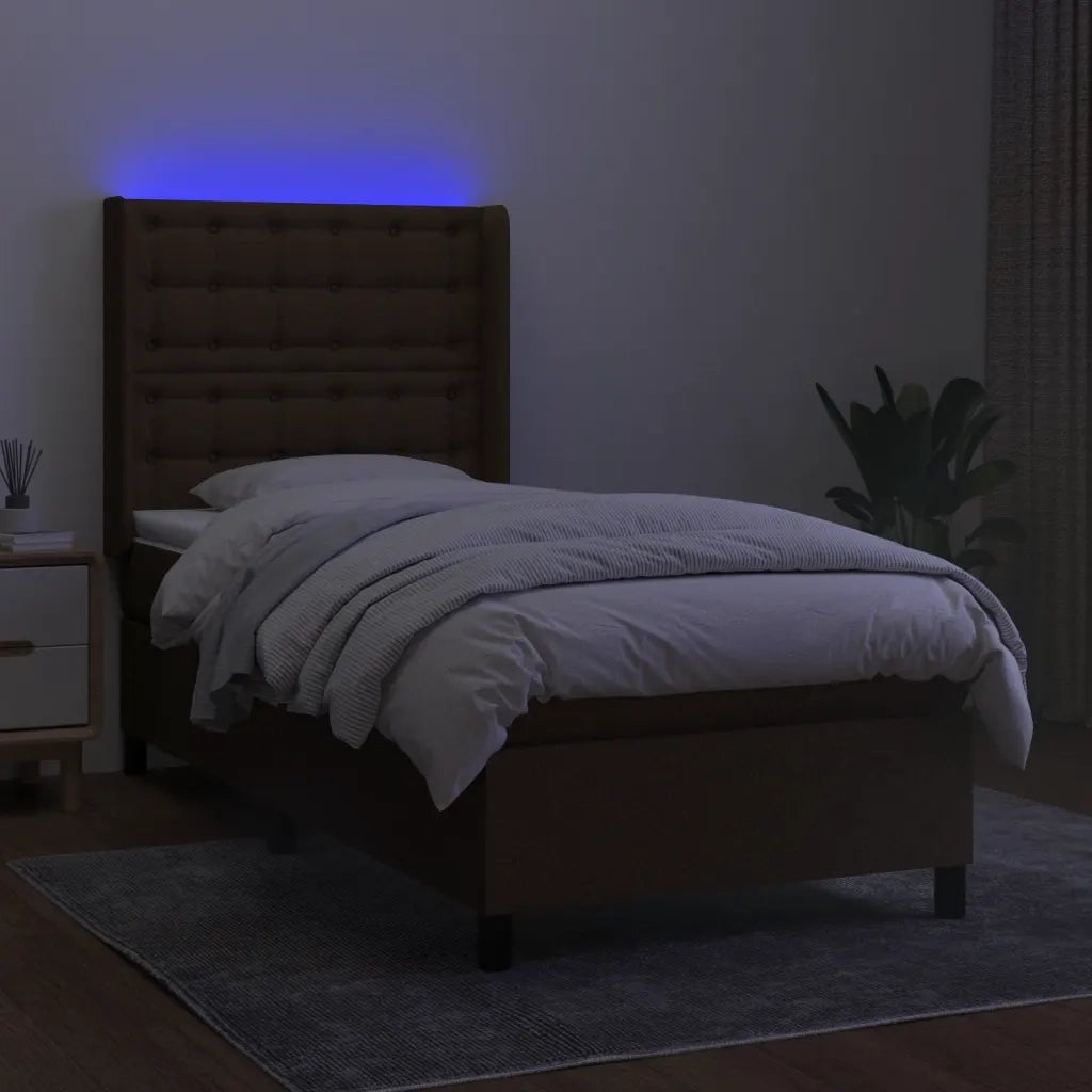 Letto a Molle Materasso e LED Marrone Scuro 90x200cm in Tessuto 3138608
