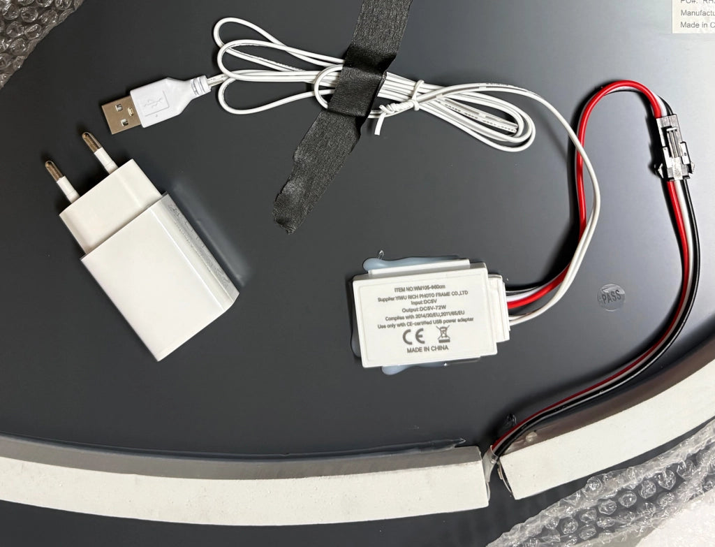 Specchio organico Hispanohogar con LED perimetrale a 2 colori di luce 80