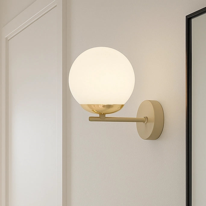 Applique moderna beige sfera vetro opale E14 10W Kaja