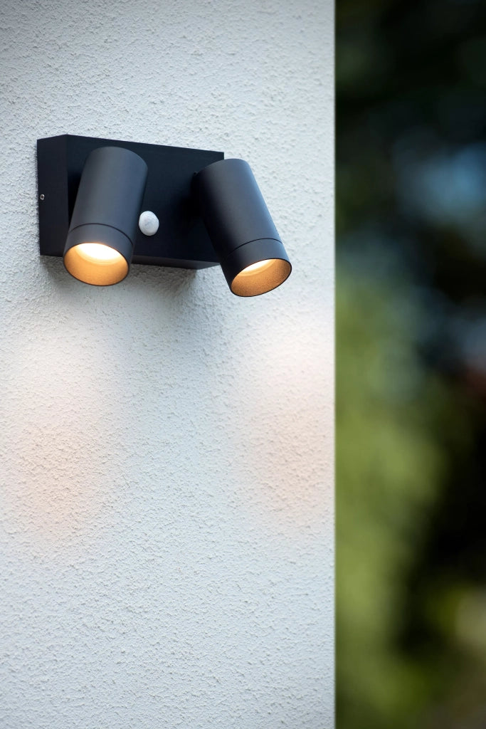 Applique esterna doppia con sensore GU10 nera Lucide Taylor
