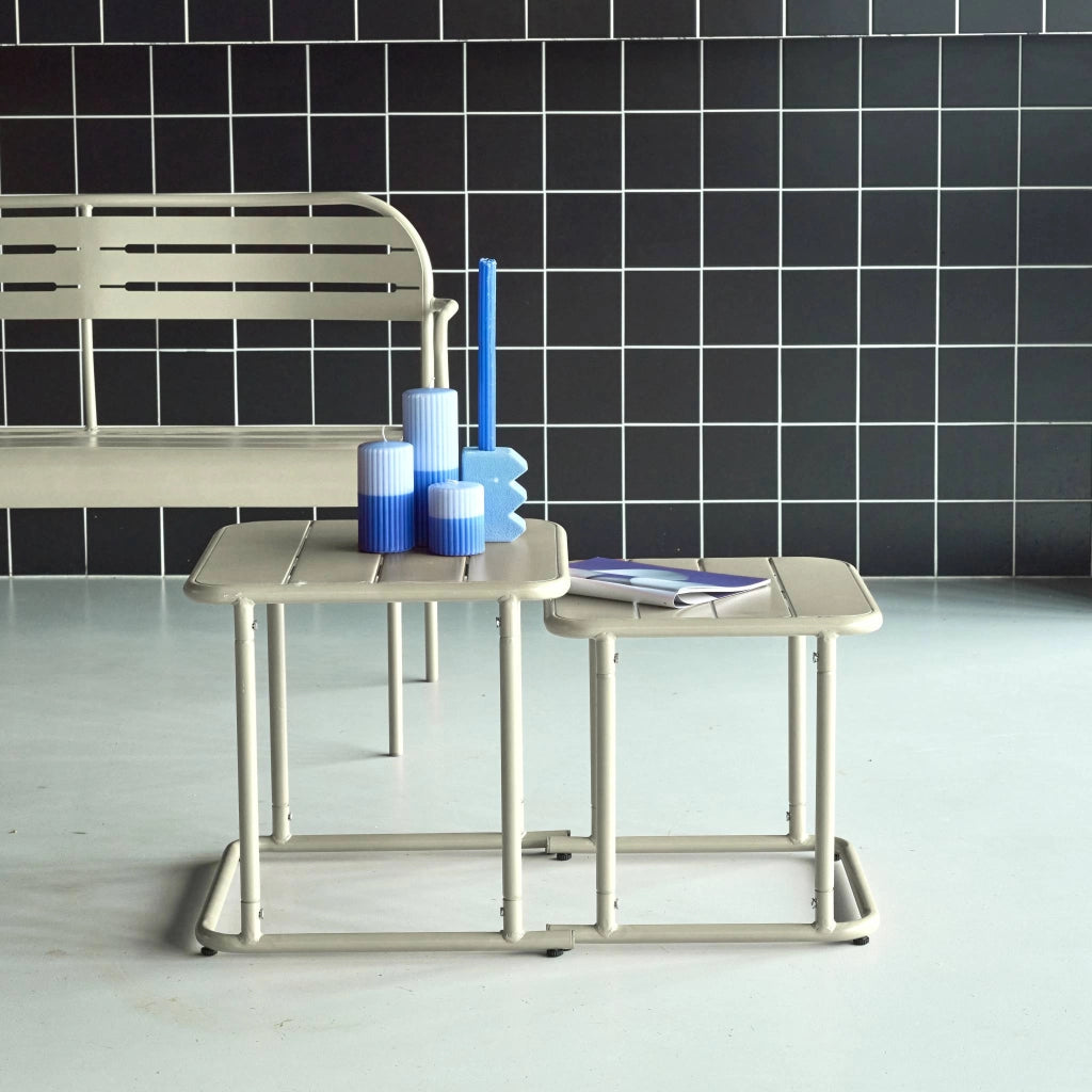 Set tavolini da esterno quadrati in acciaio, beige