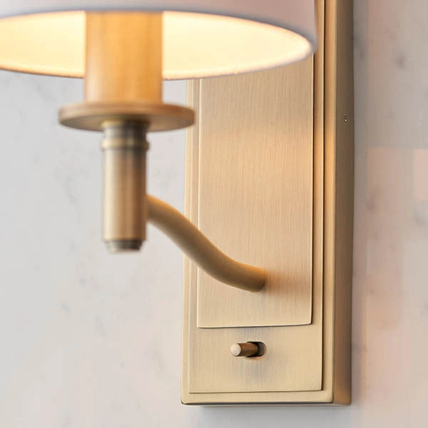 Applique classica con paralume interruttore ottone anticato E14